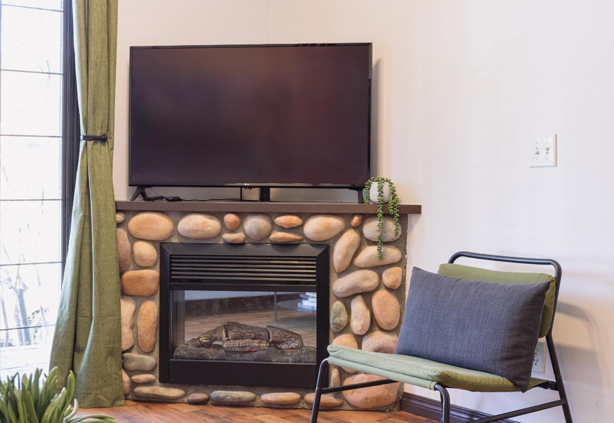 Grassihaus Mountain Getaway Apartment Canmore Ngoại thất bức ảnh
