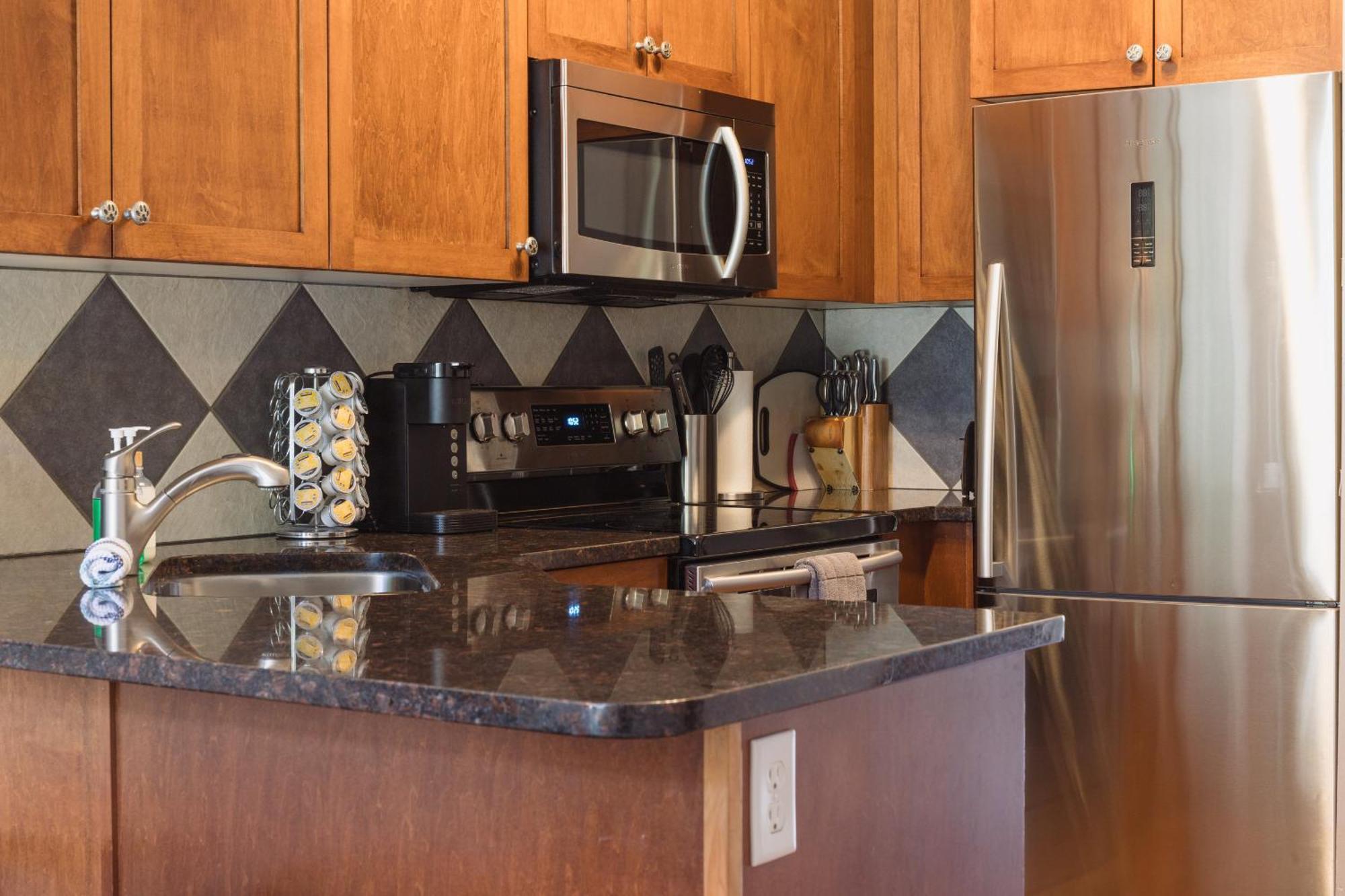 Grassihaus Mountain Getaway Apartment Canmore Ngoại thất bức ảnh